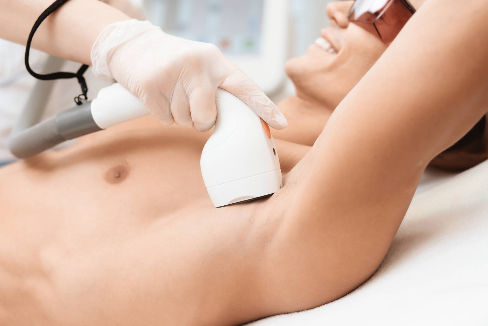Laserontharing – Mijn Ervaring - Laserontharing Prijs - socleanclinic.be +32 89 21 93 43 thumbnail
